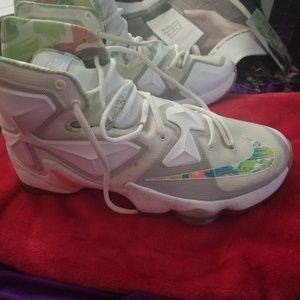 Nike Easter - Lebron XIII QS  Basketball Shoe sz 9